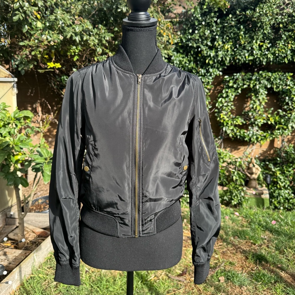 Women’s Black Bomber Jacket Vintage Forever 21 Romeo and Juliet size small